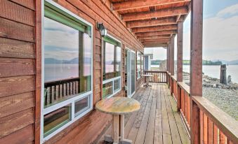 Oceanfront Craig Apt: Grill, Fishing on-Site!