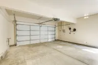 Mtn-view Gem w/ Private Yard: Luxe Beaumont Home - WiFi