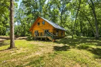 Lyndhurst Cabin on Farm w/ Pond & Stocked Stream! - 3-Star