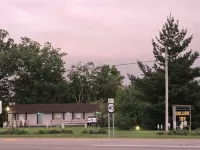 The Golden Inn - Motels