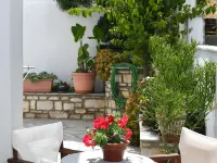 Hara Studios and Apartments Hotels near Naousa Boats
