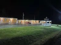 Laci's Country Inn - parking