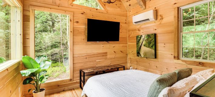 Luxury Creekside Cabin w/ Hot Tub, Near Helen! Hotels in White County