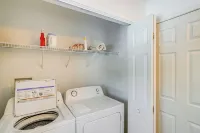 Walk to Dining Downtown Lenox Guest House! - Homestays
