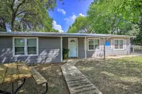 Utopia Family Home, 2 Blocks to Utopia Park! Hotels near Utopia Texas