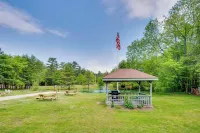 Inviting Bartlett Condo 1 Mi to Attitash Mountain