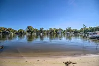 Home on Fox River Modern Decor Style!