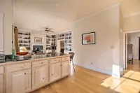 Private Home w/ Hot Tub Near Jay Peak Slopes - Wifi