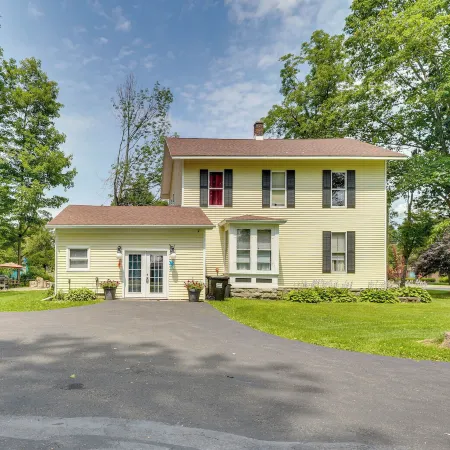 Spacious Victorian Home 1/4 Mi to Holiday Valley!