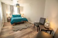 Spacious Retreat with 2 Master Suites, Foosball & AC