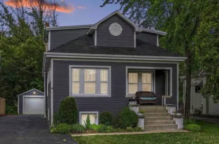 Clarendon Hills Top Floor Отели в г. Кларендон Хилс