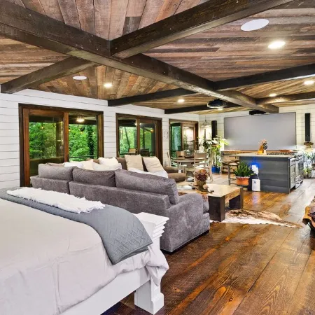 Modern, Luxurious Cabin for Two Located on a Cascading Waterfall.