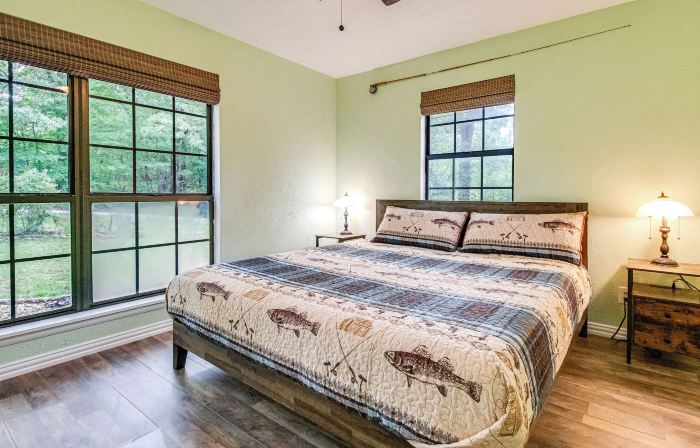 Cotter Home w/ Deck ~ 1 Mi to Big Spring Park!