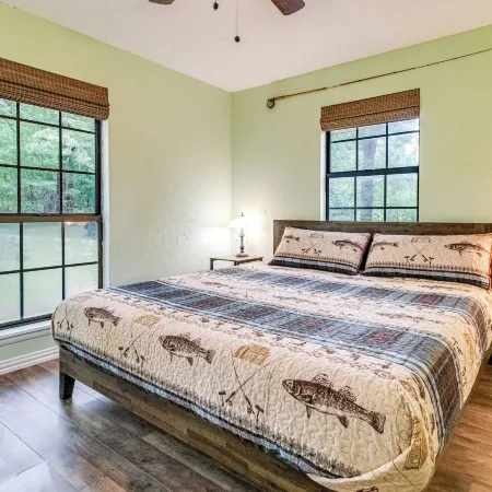 Cotter Home w/ Deck ~ 1 Mi to Big Spring Park!
