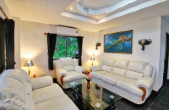 Phratamnak Inn - 100 Meter from Beach