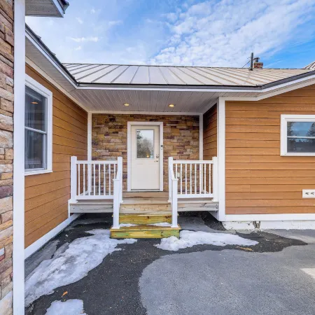 Spacious Presque Isle Home Walk to Downtown!
