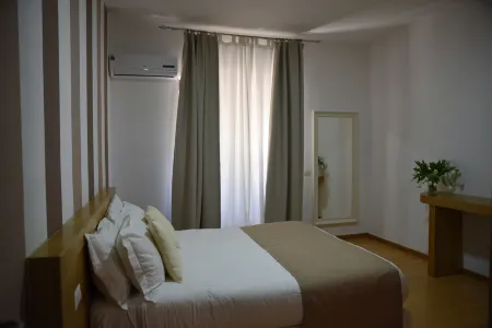 The Night Guest House Отели рядом с достопримечательностью «Собор Святых Филиппа и Иакова»