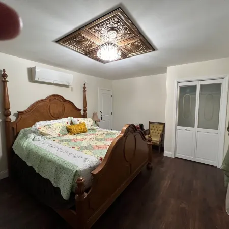 Holland Farmhouse Inn B&B