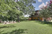 3 Mi to Nat’l Park: Townsend Apt on Little River! - 3-Star