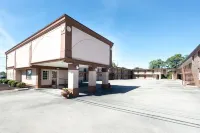 Super 8 by Wyndham Greensburg Hotels in Unity Township