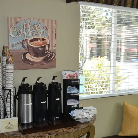 Monterey Peninsula Inn Отели рядом с достопримечательностью «Парк Лаверс-Пойнт»