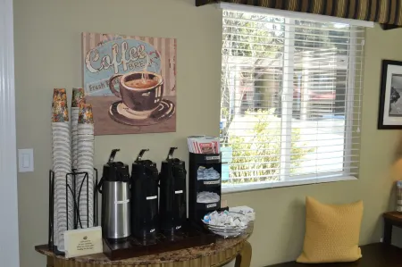 Monterey Peninsula Inn Отели рядом с достопримечательностью «Асиломар Бич Вью»