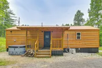 Covered Deck & Hot Tub: Cozy Retreat in Campton! - Homestays