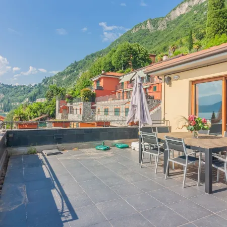 Fontana Penthouse in Fiumelatte