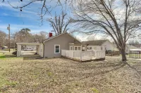 Close to Shops, Eats & Hospital: Roxboro Retreat - 2 étoiles