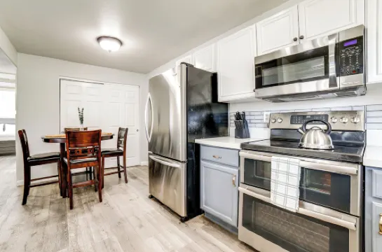 3 マイル トゥ ダウンタウン：ゲーテッド コンド ウィズ パティオ イン リノ！