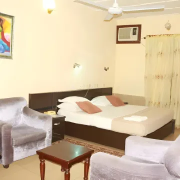 Liz Ani Hotel Hotels near Slave Trade Museum