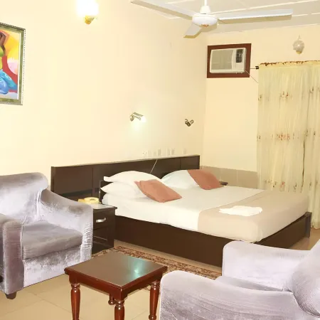 Liz Ani Hotel Отели в г. Калабар