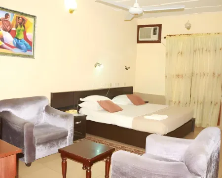 Liz Ani Hotel โรงแรมในแคละบาร์