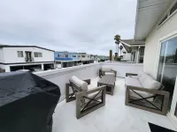 Peek-A-BOO ocean view. 50 Steps to the Sand Large Remodeled Beach House.