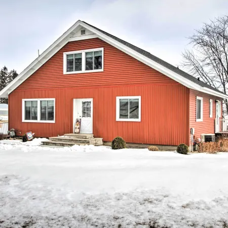 Cozy Postville Retreat w/ Fireplaces & Yard!