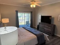 The Marina Sanctuary, Spectacular views, walking to Waterfront dining Hotels in Saint James