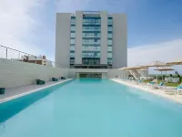 The Grand Hotel - С бассейном