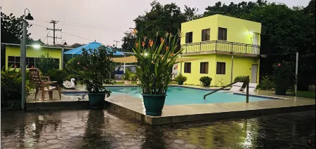 Rancho Los Gorriones Отели рядом с достопримечательностью «Decameron»