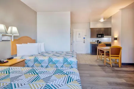 Studio 6 Bakersfield, CA Отели рядом с Аэропорт Медоус Филд