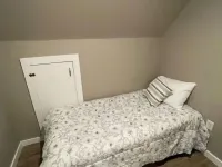 *Newly renovated* guesthouse with beautiful views Hotels in Newfield