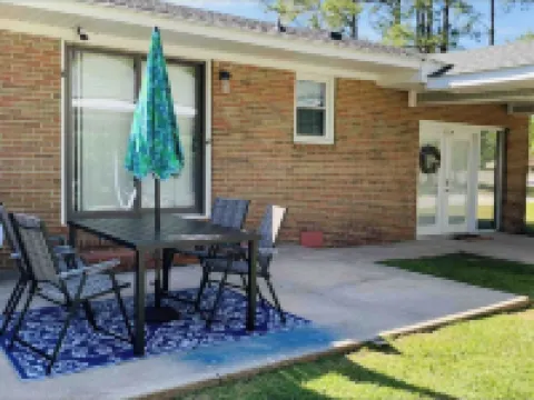 Jacksonville ranch house with perks!