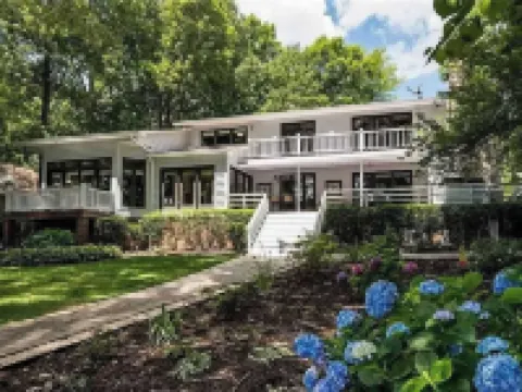 Lakefront Home Private Dock, Tiki Bar, Firepit Shore to Please by Avantstay Hotels in Westport