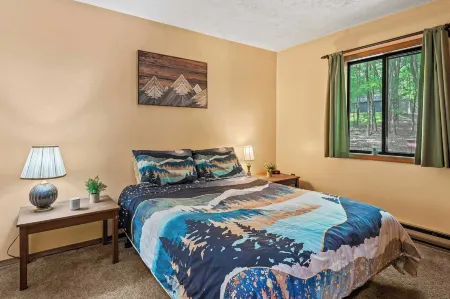 Hygge Home by AvantStay Deck for Outdoor Living Fire Pit Game Table Отели в г. Танкханнок Тауншип