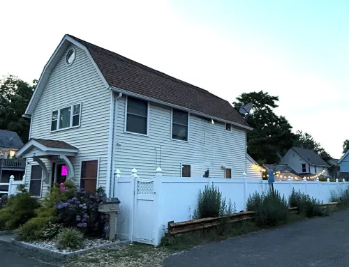 The W – Coastal + Cozy - Walk to Beach + Tyde