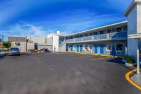 Sunrise Inn by OYO Titusville FL - parking