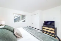 Wintergreen Retreat w/Hot Tub by Village