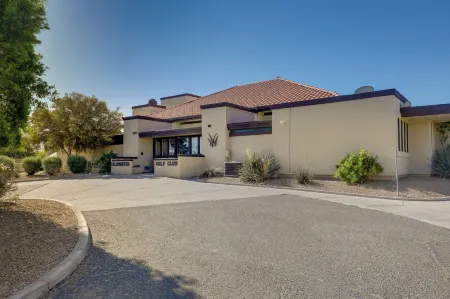 Near Golfing: Avondale Home w/ Heated Pool! Отели в г. Авондейл