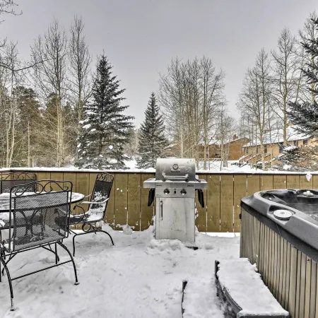 Frisco Townhome w/ Hot Tub - 10 Mi to Breckenridge
