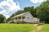 7 Mi to Ole Miss: Quiet Rural Retreat w/ Yard! - 2-Star