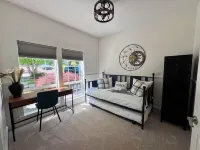 Swim Spa + Hot Tub, Private backyard, 6 Bedrooms Hotel in zona Hawks View Winery